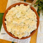Salată de pui cu ciuperci și iaurt
