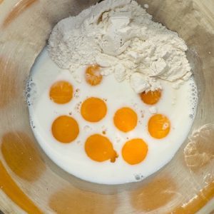 Prăjitura Crem Vanila cu nucă și caramel