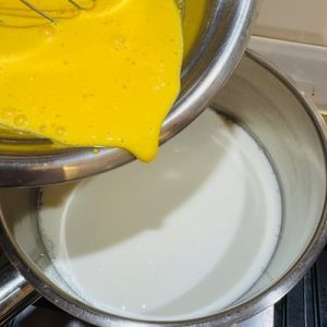 Prăjitura Crem Vanila cu nucă și caramel