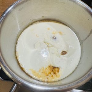Prăjitura Crem Vanila cu nucă și caramel