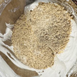 Prăjitura Crem Vanila cu nucă și caramel