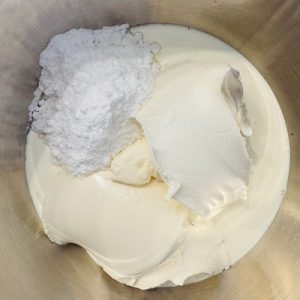 Prăjitura Crem Vanila cu nucă și caramel