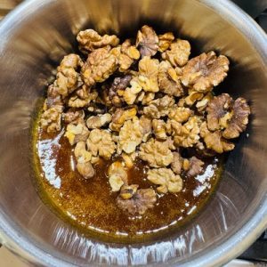 Prăjitura Crem Vanila cu nucă și caramel