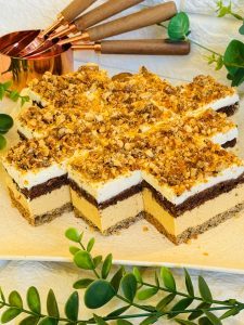 Prăjitura Crem Vanila cu nucă și caramel