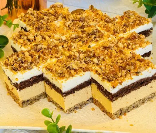 Prăjitura Crem Vanila cu nucă și caramel