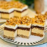 Prăjitura Crem Vanila cu nucă și caramel