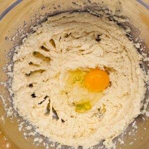 Prăjitură cu mac și cremă de lămâie