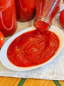 Ketchup de casă fără zahăr și fără conservanți