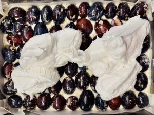 Prăjitură cu brânză și prune