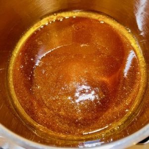 Ruladă de clătită cu ciocolată și cremă pralină cu nuci