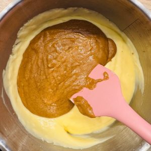 Ruladă de clătită cu ciocolată și cremă pralină cu nuci