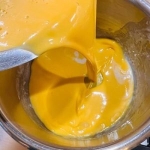 Ruladă de clătită cu ciocolată și cremă pralină cu nuci