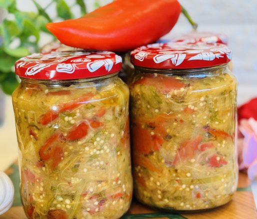 Salată de vinete cu ardei copți și usturoi la borcan