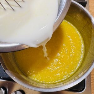 Vis tropical cu jeleu de ananas și cremă de Raffaello, un desert spectaculos cu un gust desavarsit dulce acrișor 