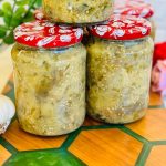 Salată de vinete cu usturoi si pătrunjel la borcan pentru iarnă