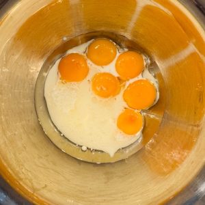 Tort Vlăduț cu cremă de ciocolată și fructe de pădure