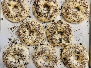 Bagels clasici cu semințe - Covrigi evreiești