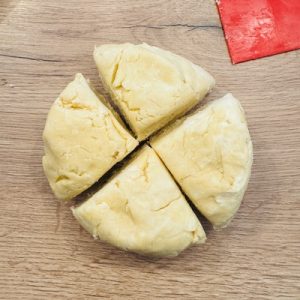 Cornulețe cu nucă și dulceață de caise