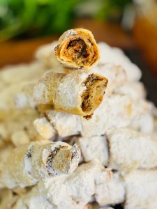 Cornulețe cu nucă și dulceață de caise