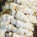 Cornulețe cu nucă și dulceață de caise