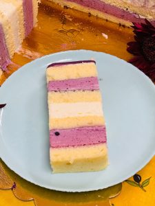 Tort Regal cu Afine și Lămâie