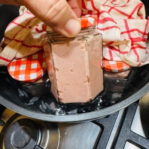 Pate de pui conservat la borcan