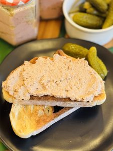 Pate de pui conservat la borcan