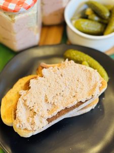Pate de pui conservat la borcan