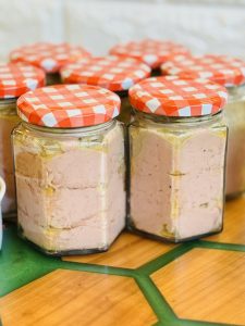 Pate de pui conservat la borcan