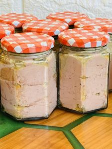 Pate de pui conservat la borcan