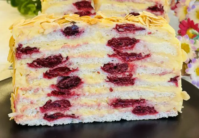 Tort Alb cu vișine