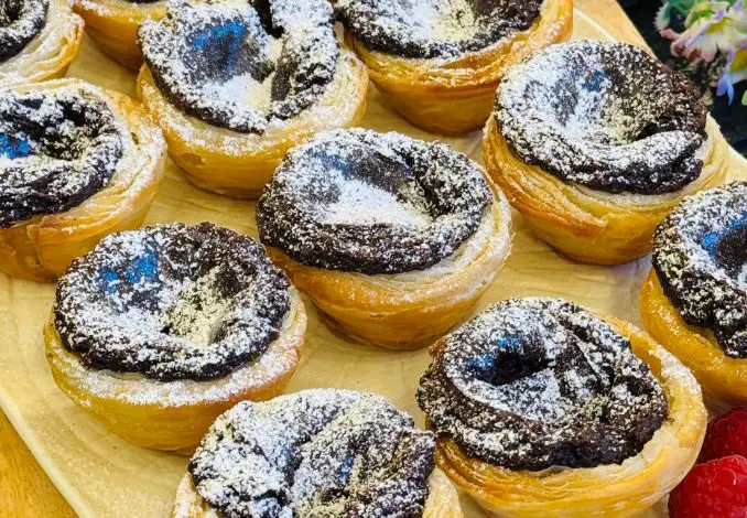 Pastéis de nata cu ciocolată și zmeură