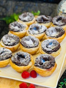 Pastéis de nata cu ciocolată și zmeură