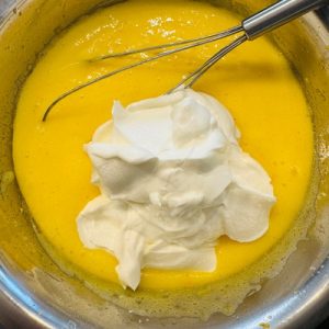 Prăjitură cu mac și mousse și jeleu de lămâie