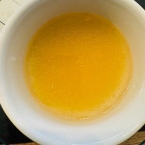 Prăjitură cu mac și mousse și jeleu de lămâie