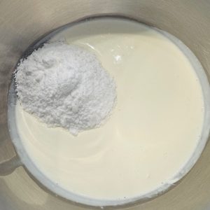 Prăjitură cu mac și mousse și jeleu de lămâie