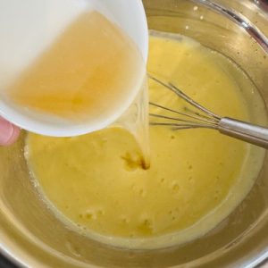 Prăjitură cu mac și mousse și jeleu de lămâie