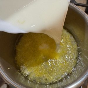 Prăjitură cu mac și mousse și jeleu de lămâie