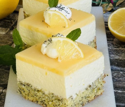 Prăjitură cu mac și mousse și jeleu de lămâie