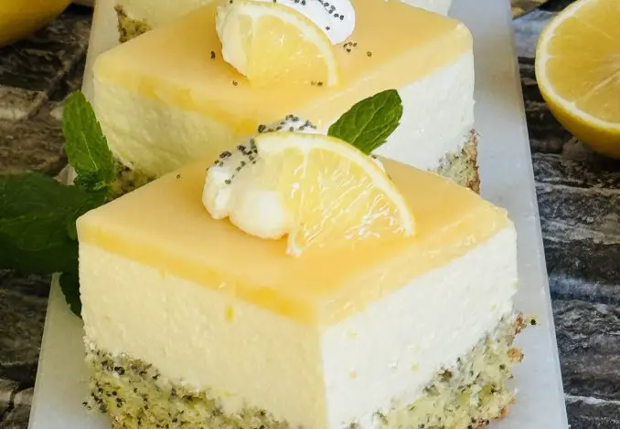 Prăjitură cu mac și mousse și jeleu de lămâie