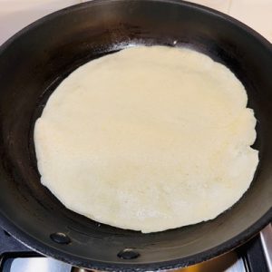 Turte cu brânză și stafide pe scovardă