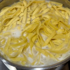 Tagliatelle cu urdă și lămâie