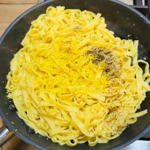 Tagliatelle cu urdă și lămâie