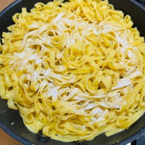Tagliatelle cu urdă și lămâie