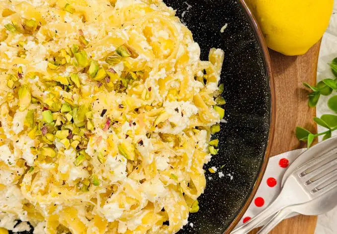 Tagliatelle cu urdă și lămâie