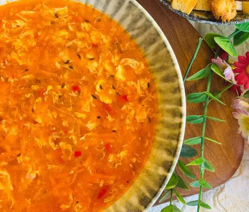 Supă de chimen cu zdrențe de ouă și crutoane ca-n Ardeal