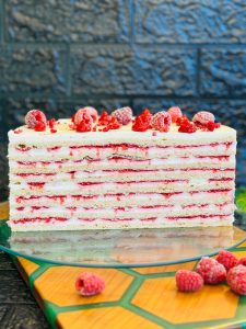 Tort Smântânel cu jeleu de zmeură