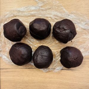 Tortul Inimii Mele - Foi cu miere, cremă de ciocolată și zmeură