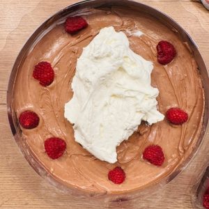 Tortul Inimii Mele - Foi cu miere, cremă de ciocolată și zmeură