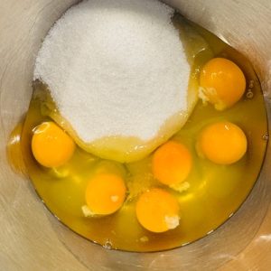 Tortul Inimii Mele - Foi cu miere, cremă de ciocolată și zmeură